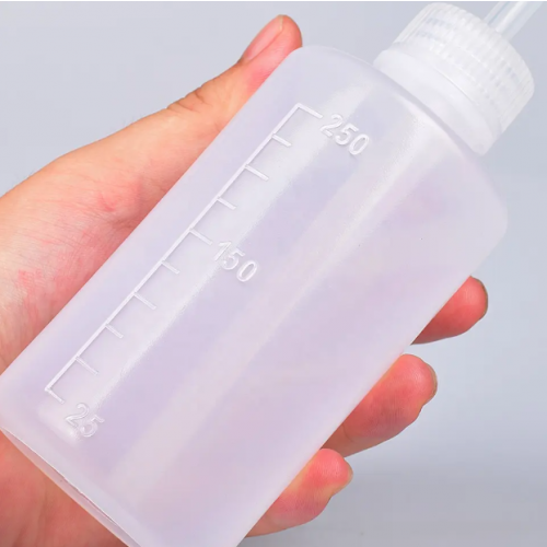 Butelka tryskawka do mycia rzęs 250ml biała